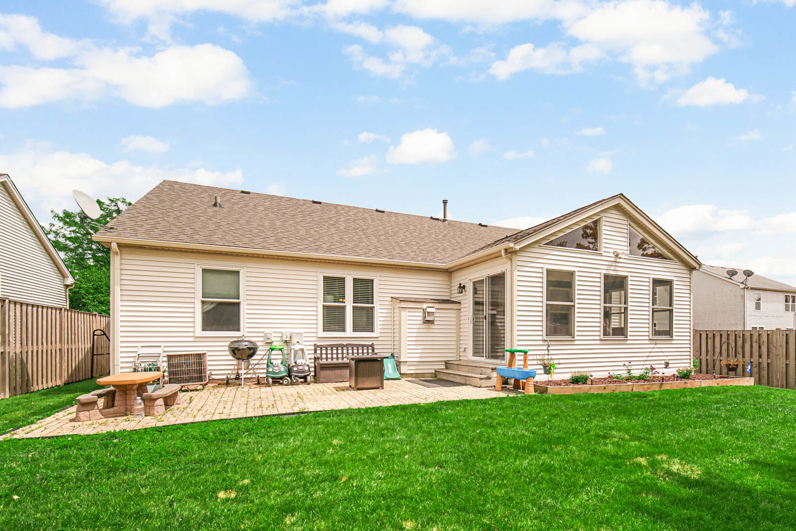 274 Spring Valley Way Round Lake, IL 60073 - Photo 26 of 28 a front view of house with yard and green space