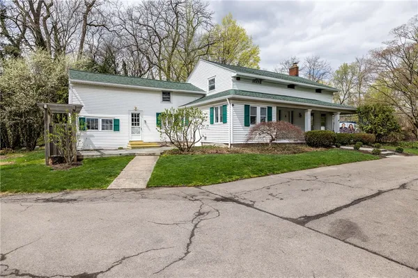 $2,700 | 1253 Fairport Road, Perinton, NY 14450