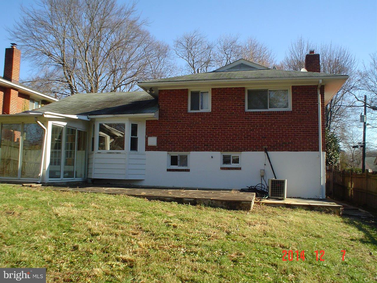 Exterior (Rear)
