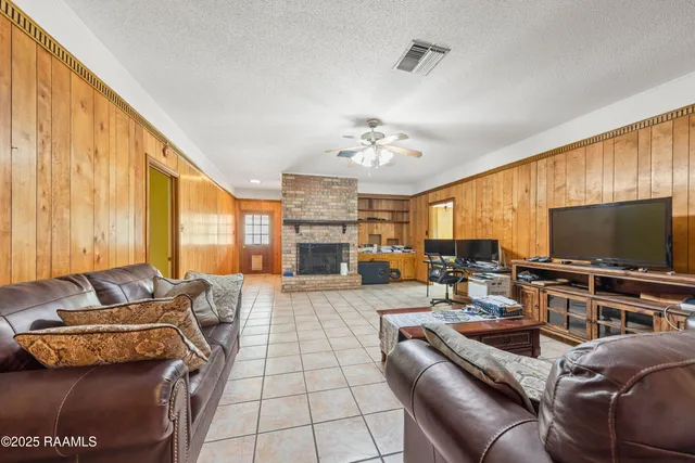 $299,000 | 14 Henrietta Drive, Crowley, LA 70526