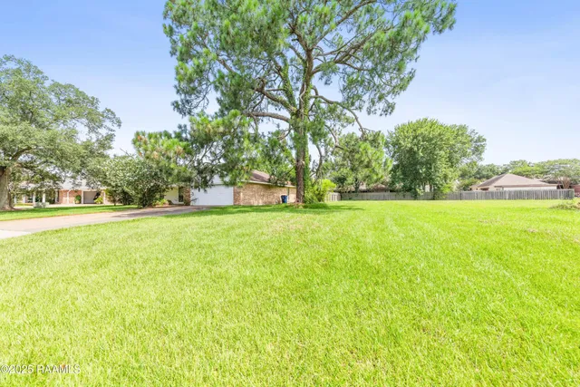 $299,000 | 14 Henrietta Drive, Crowley, LA 70526