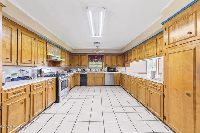 $299,000 | 14 Henrietta Drive, Crowley, LA 70526