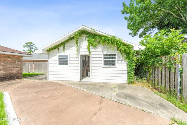 $299,000 | 14 Henrietta Drive, Crowley, LA 70526