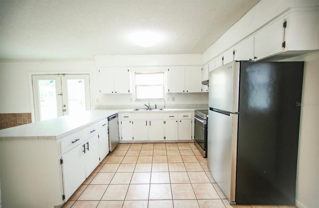 606 Water Road Ocala, FL 34472 - Photo 10 of 34 a kitchen with stainless steel appliances a refrigerator sink and cabinets