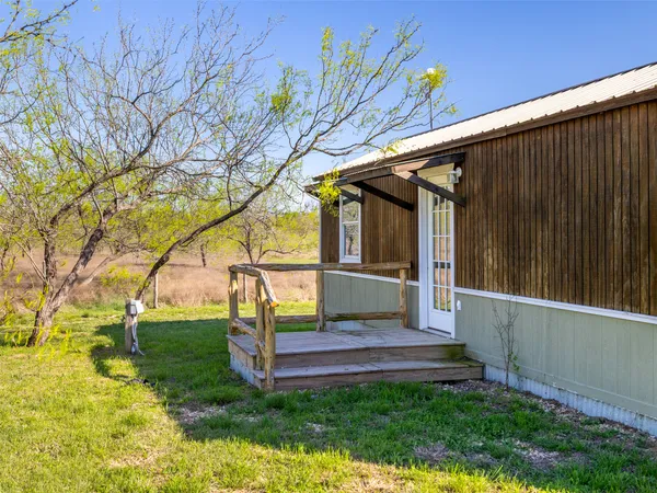 a view of house with garden