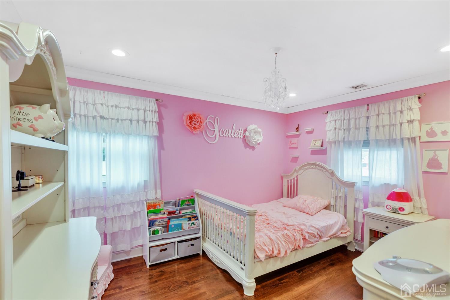 20 Hill Road Edison, NJ 08817 - Photo 12 of 15 a bedroom with furniture and a bathtub