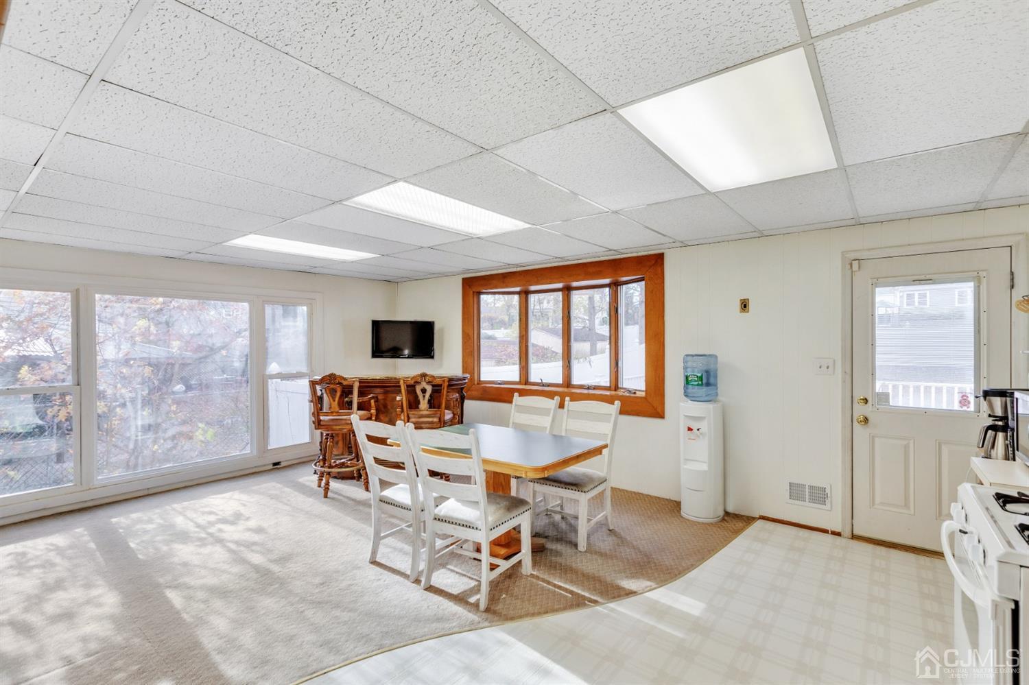 20 Hill Road Edison, NJ 08817 - Photo 5 of 15 a dining room with furniture and window