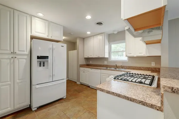 $2,500 | 8301 Franwood Lane, Austin, TX 78757