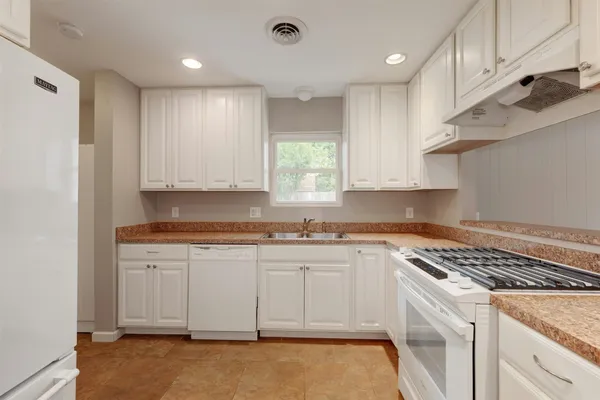 $2,500 | 8301 Franwood Lane, Austin, TX 78757