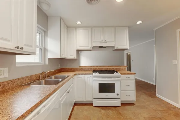 $2,500 | 8301 Franwood Lane, Austin, TX 78757