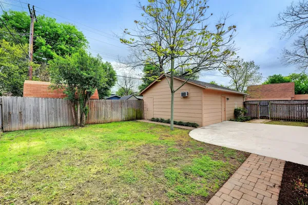 $2,500 | 8301 Franwood Lane, Austin, TX 78757