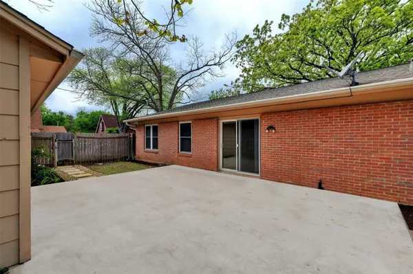 $2,500 | 8301 Franwood Lane, Austin, TX 78757