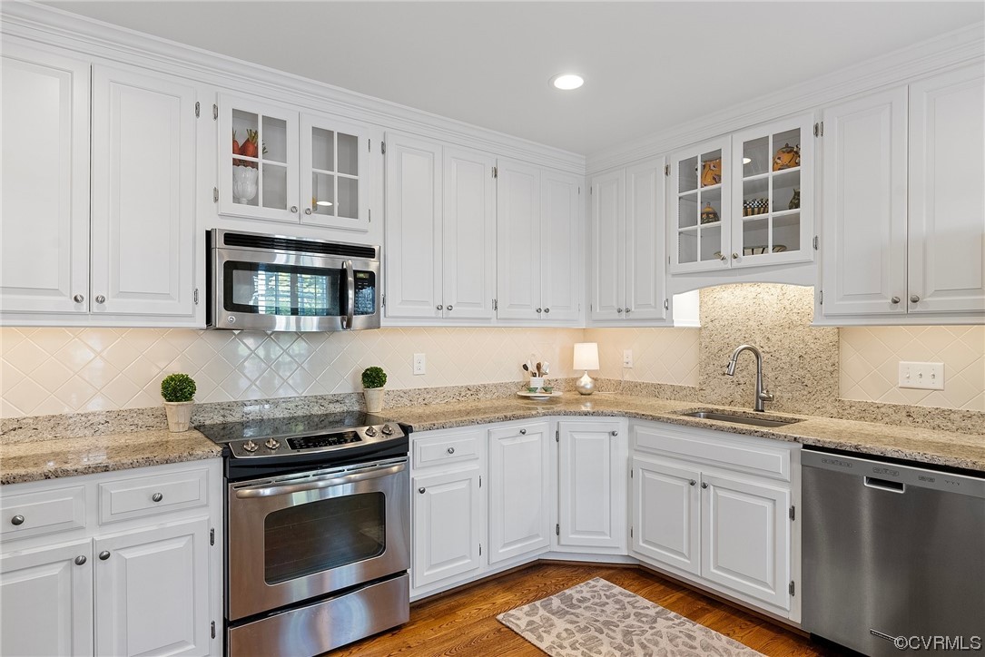 300 North Ridge Road, Unit 70 Henrico, VA 23229 - Photo 8 of 36 a kitchen with sink cabinets and stainless steel appliances