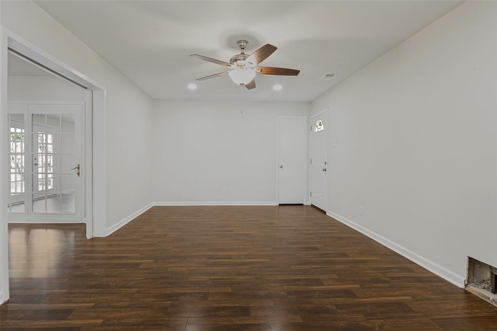 3811 Rolinda Drive Dallas, TX 75211 - Photo 3 of 22