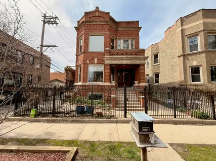 $2,950 | 2414 North Spaulding Avenue, Unit 2F, Chicago, IL 60647