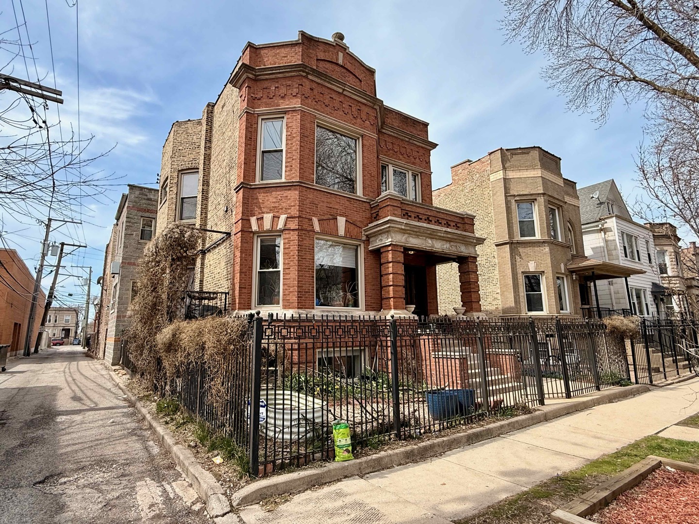 2414 North Spaulding Avenue, Unit 2F Chicago, IL 60647 - Photo 2 of 30 a front view of a house