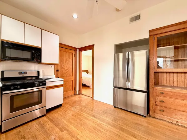 $2,950 | 2414 North Spaulding Avenue, Unit 2F, Chicago, IL 60647