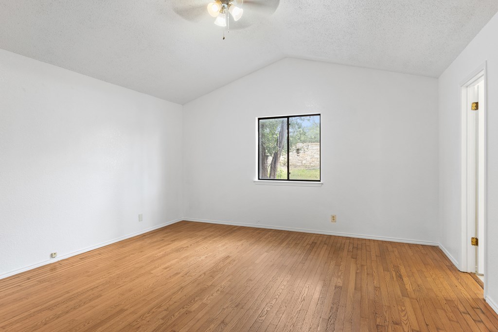 127 Whitetail Road Kerrville, TX 78028 - Photo 10 of 33