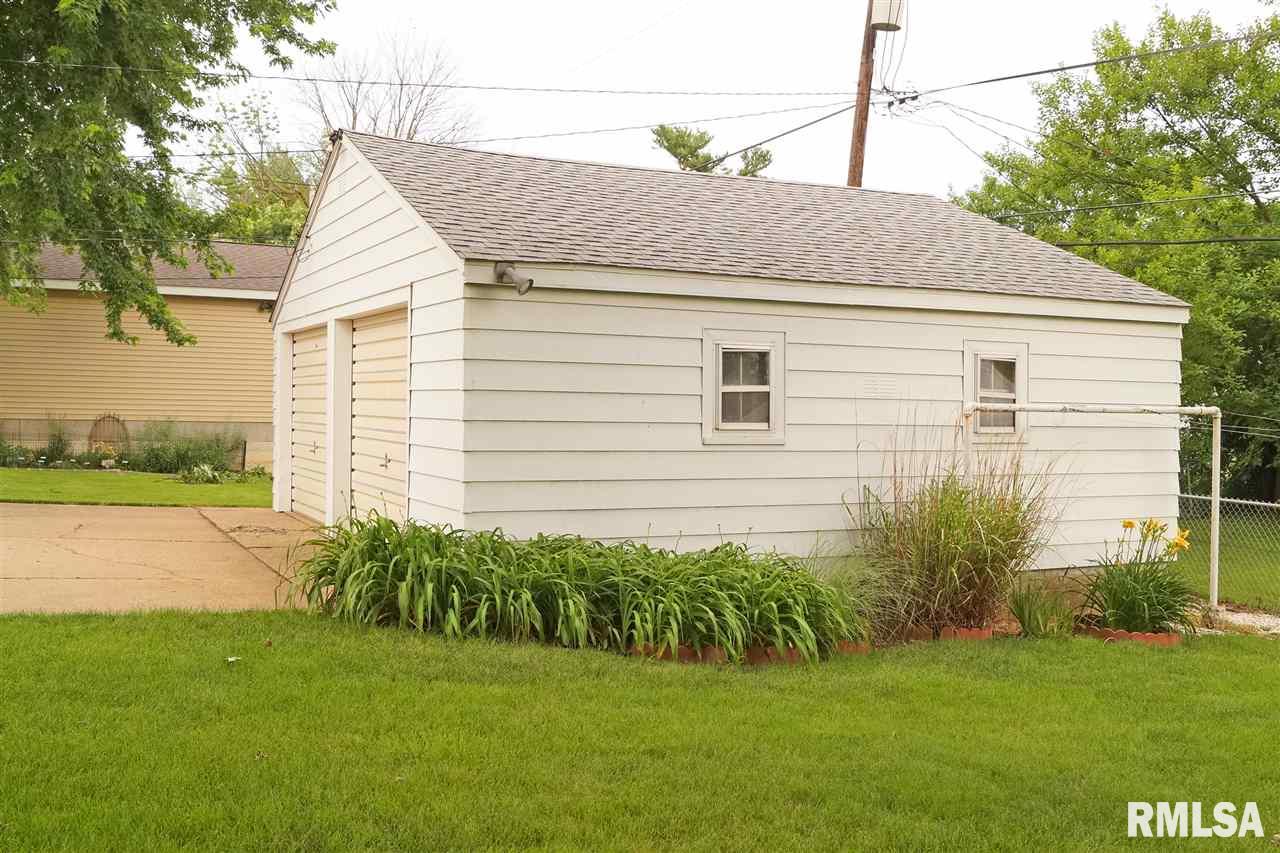 802 West Ridgemont Road Peoria, IL 61614 - Photo 3 of 17 Gallery Image 3