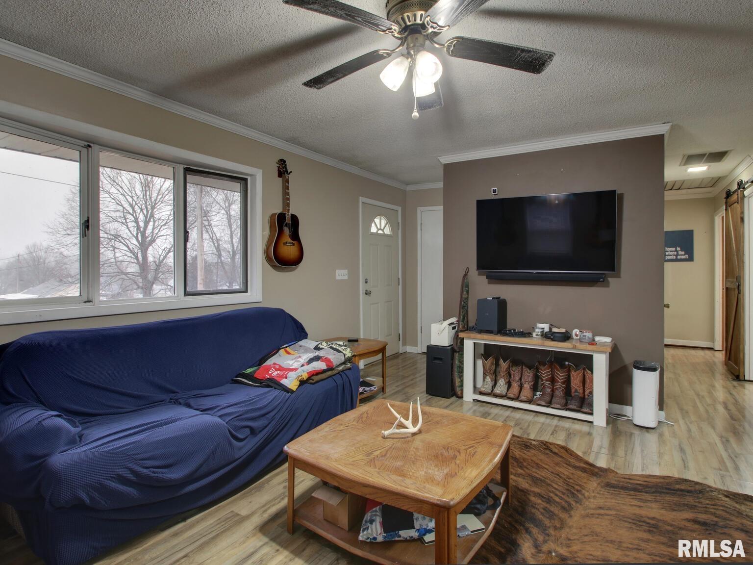 560 Tremont Street Barry, IL 62312 - Photo 11 of 23