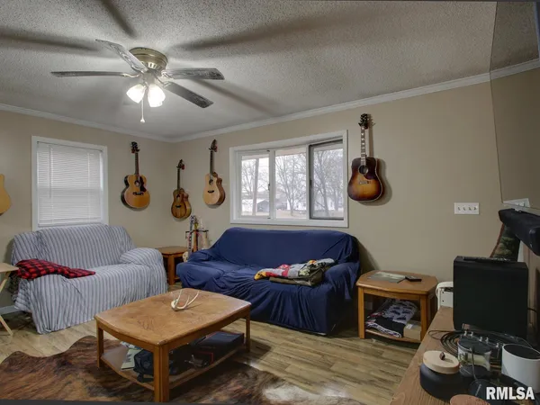 $115,000 | 560 Tremont Street, Barry, IL 62312