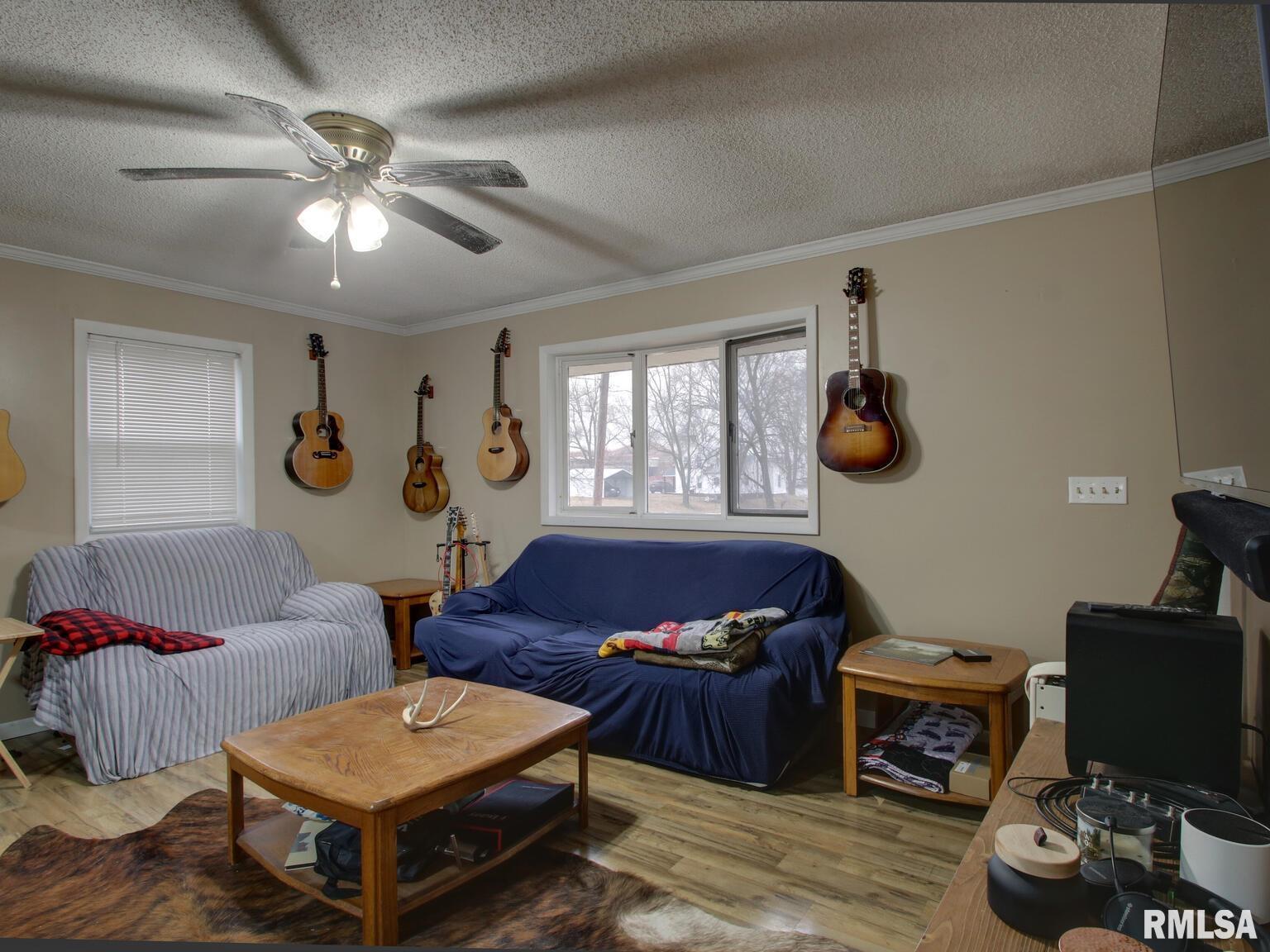 560 Tremont Street Barry, IL 62312 - Photo 12 of 23