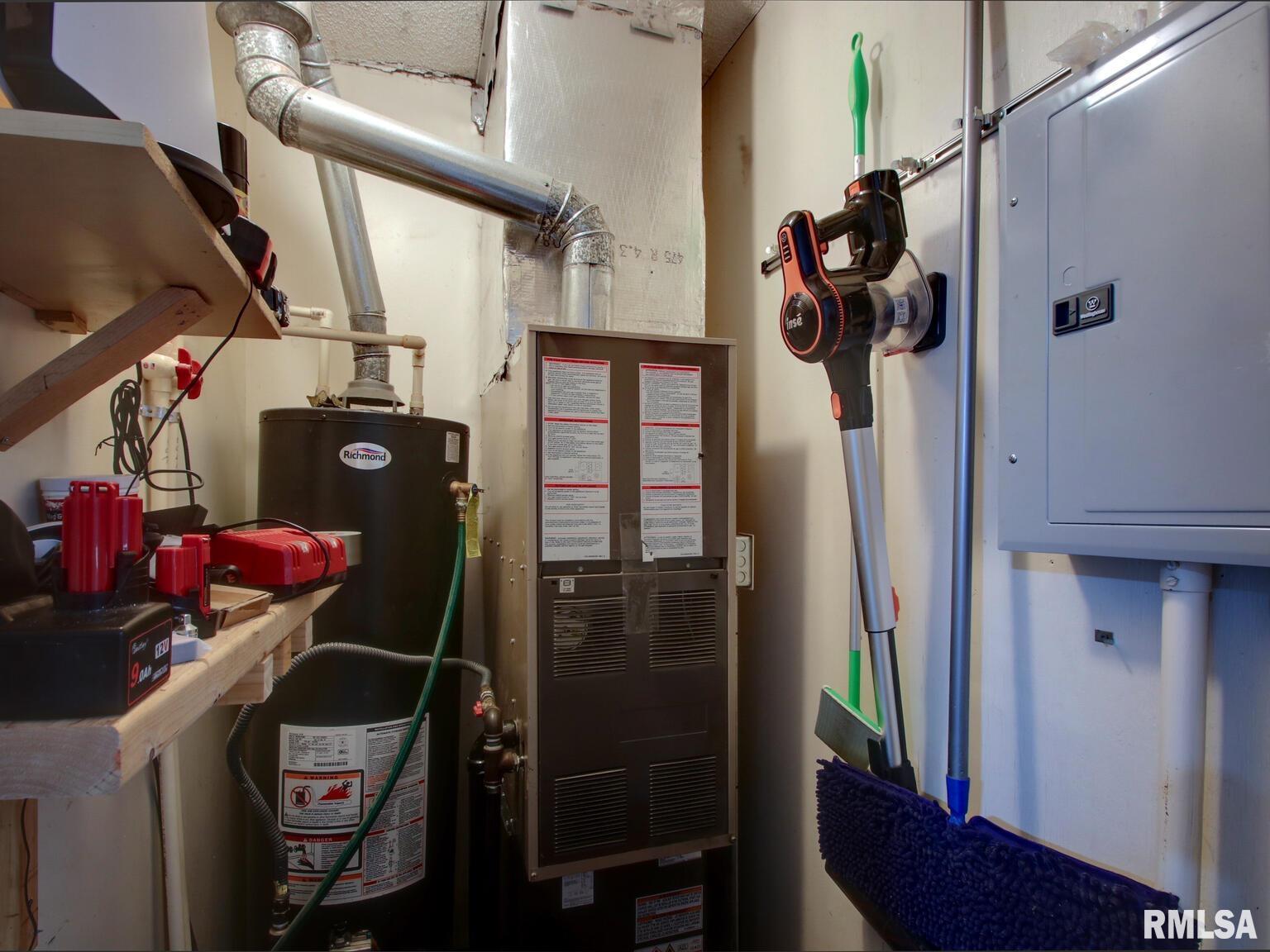 560 Tremont Street Barry, IL 62312 - Photo 19 of 23