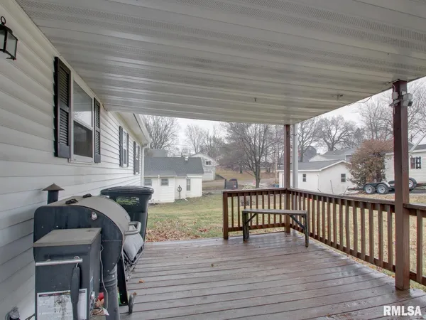 $115,000 | 560 Tremont Street, Barry, IL 62312