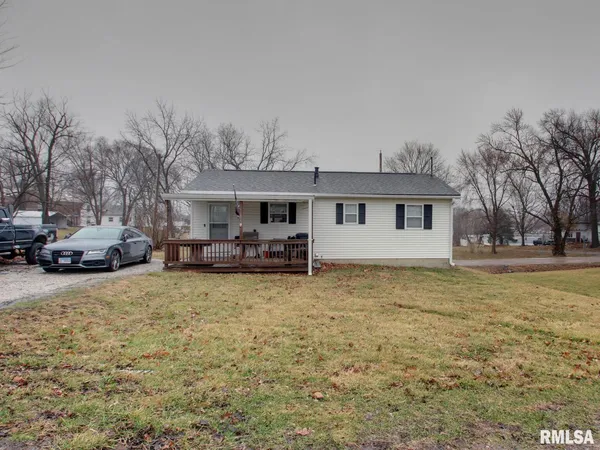 $115,000 | 560 Tremont Street, Barry, IL 62312