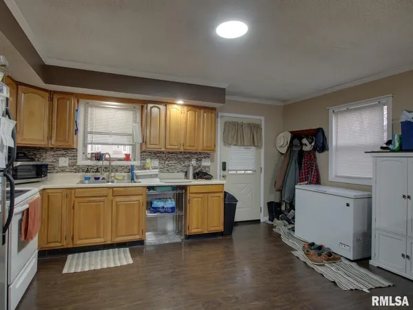 $115,000 | 560 Tremont Street, Barry, IL 62312