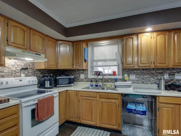 $115,000 | 560 Tremont Street, Barry, IL 62312