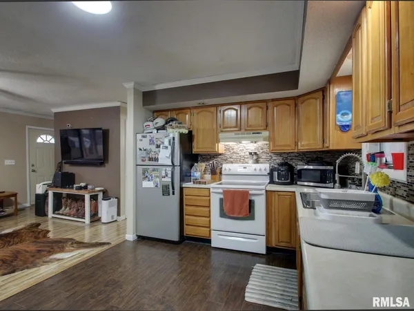 $115,000 | 560 Tremont Street, Barry, IL 62312