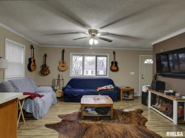 $115,000 | 560 Tremont Street, Barry, IL 62312