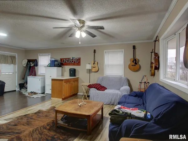 $115,000 | 560 Tremont Street, Barry, IL 62312