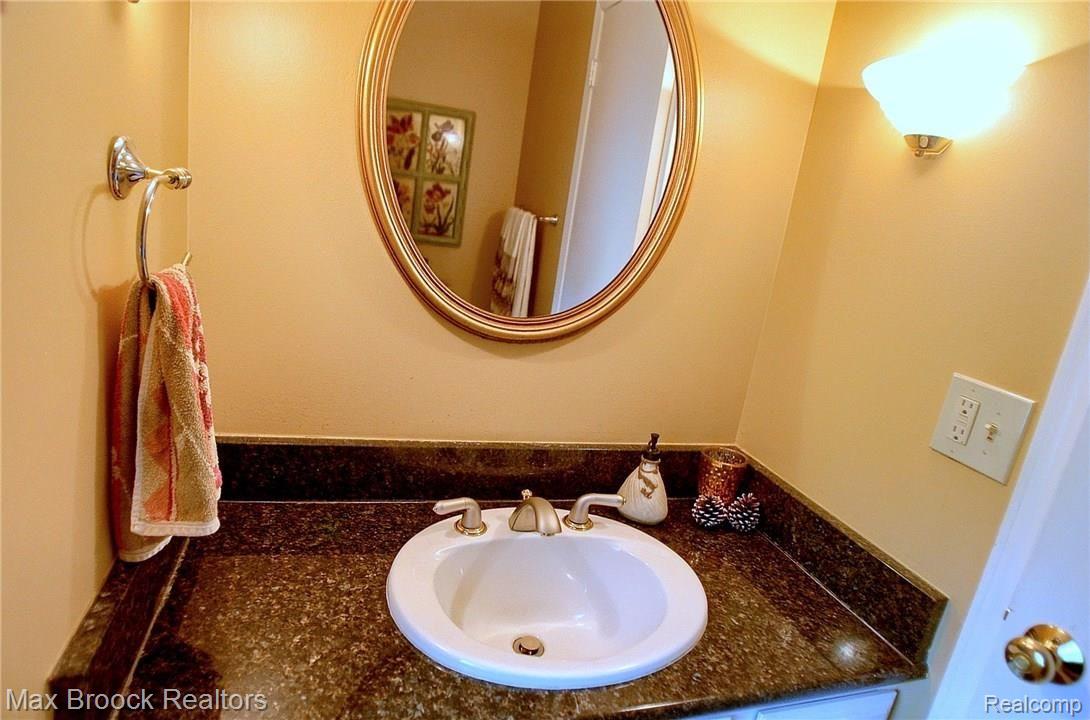 2482 Wickfield Road West Bloomfield, MI 48323 - Photo 18 of 40 Half_Bath_2nd_View.jpg