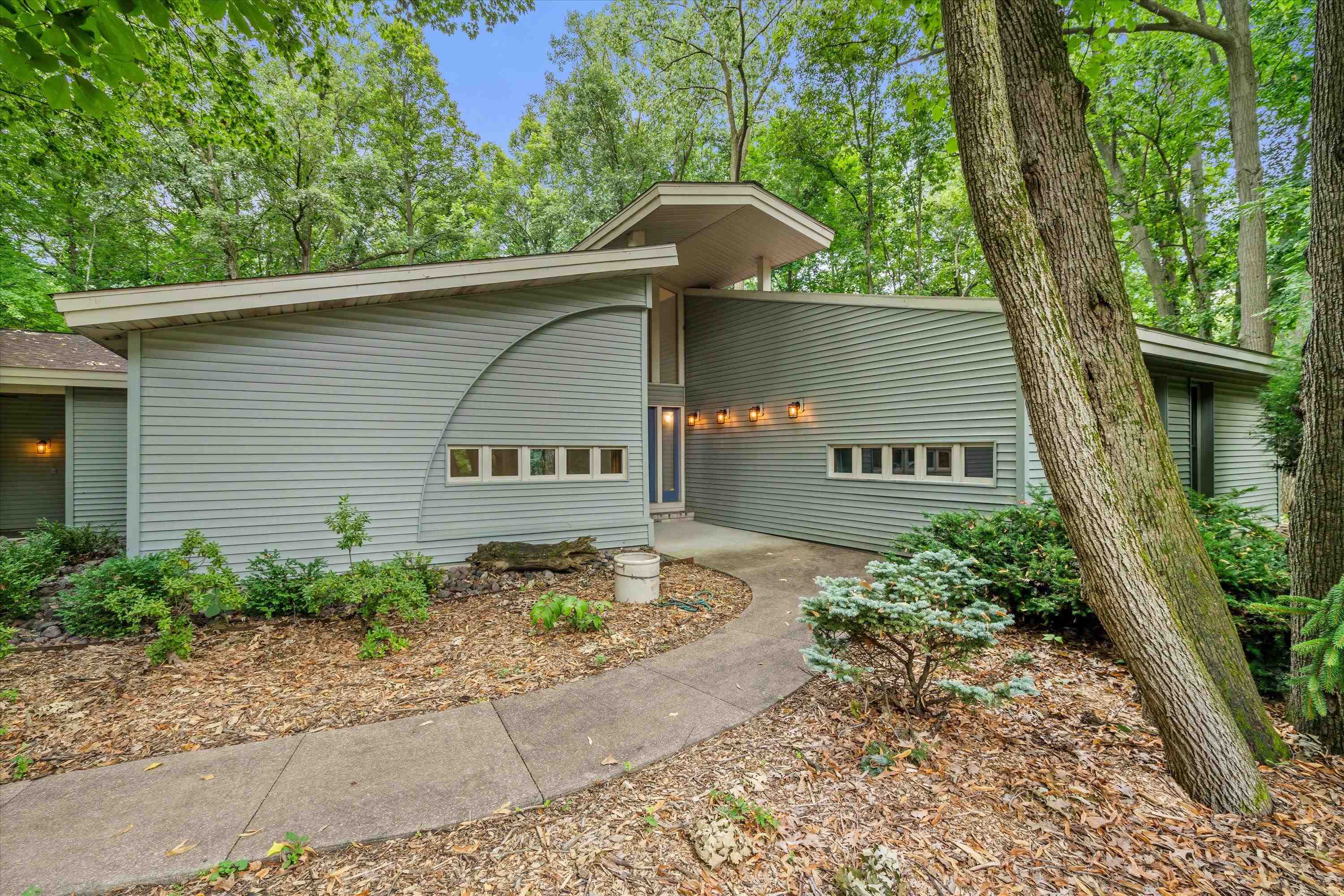 1525 South Weimar Street Appleton, WI 54915 - Photo 2 of 56 Gallery Image 2