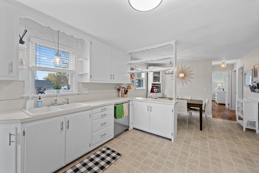49 Gates Road Shrewsbury, MA 01545 - Photo 5 of 34 Gallery Image 5
