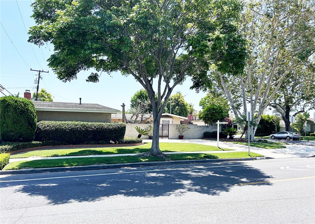 11582 Foster Road Los Alamitos, CA 90720 - Photo 4 of 26