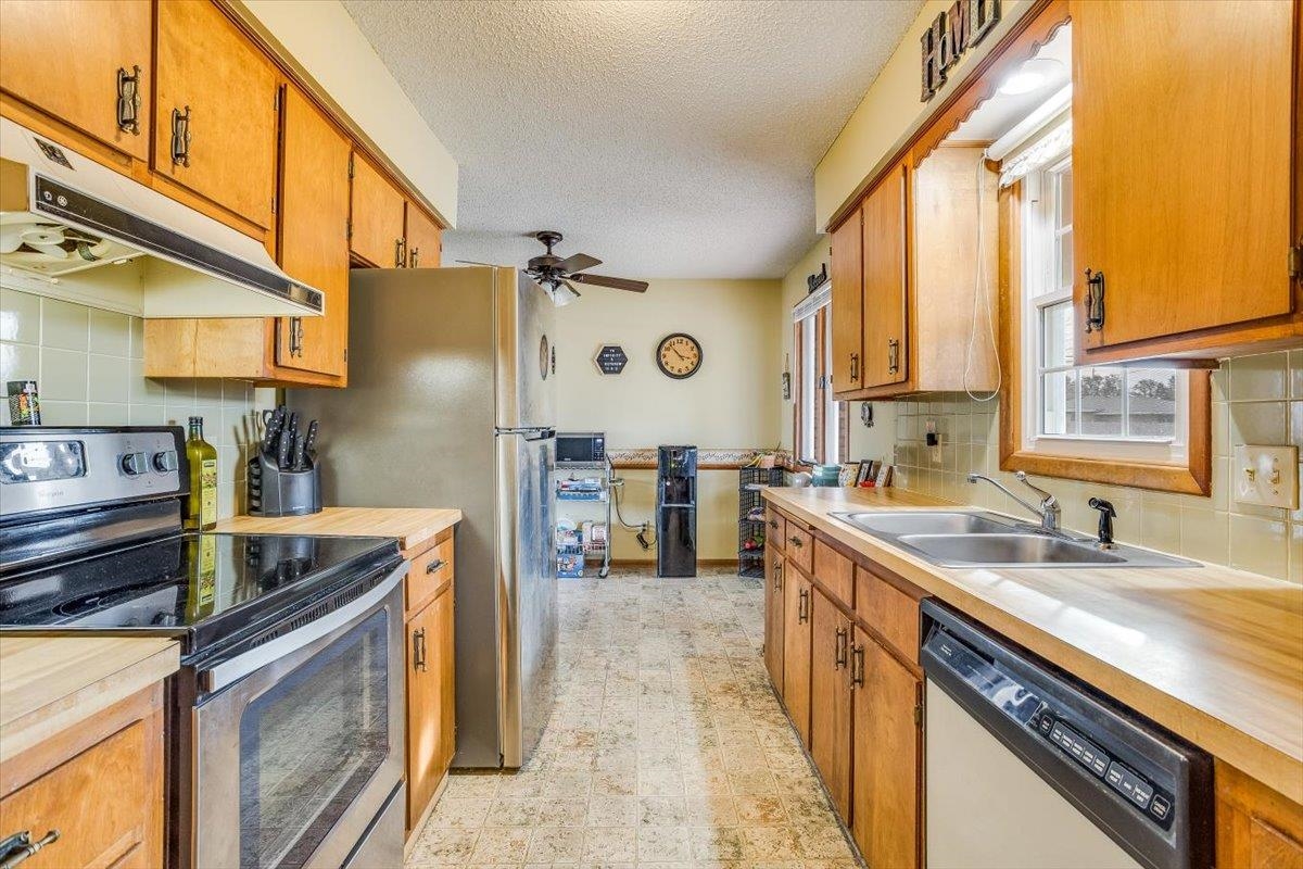 330 East Augusta Avenue Augusta, KS 67010 - Photo 13 of 28