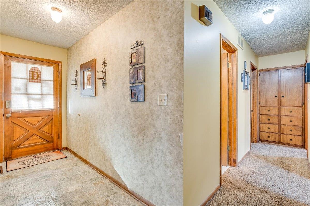 330 East Augusta Avenue Augusta, KS 67010 - Photo 4 of 28