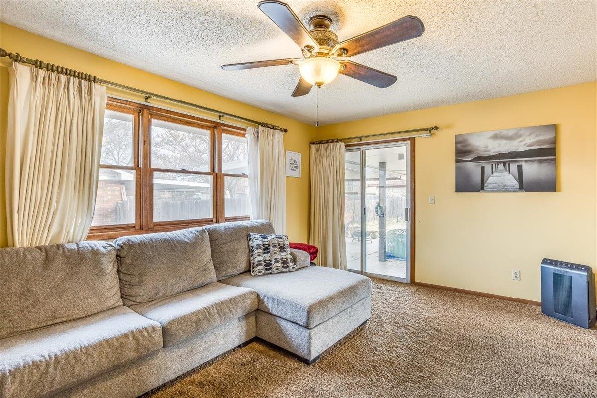 330 East Augusta Avenue Augusta, KS 67010 - Photo 5 of 28