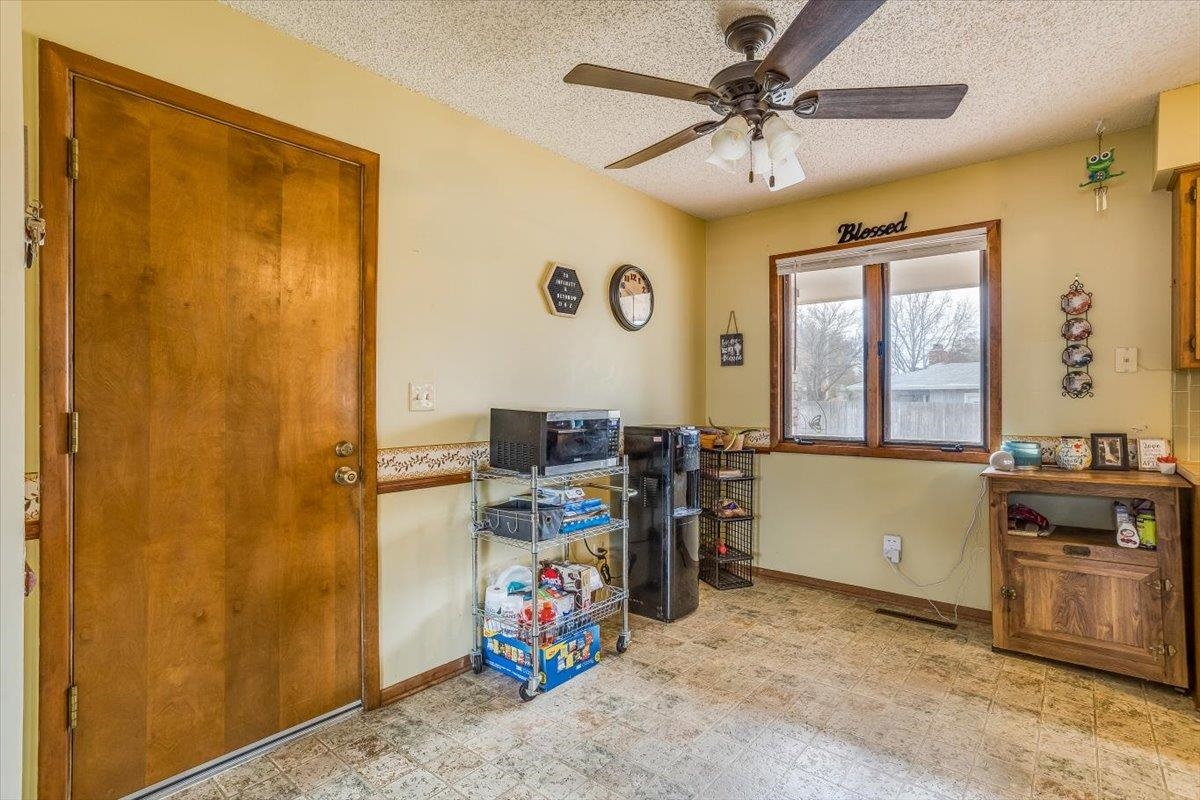 330 East Augusta Avenue Augusta, KS 67010 - Photo 8 of 28