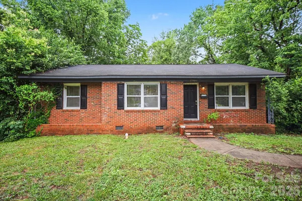 a front view of house with yard