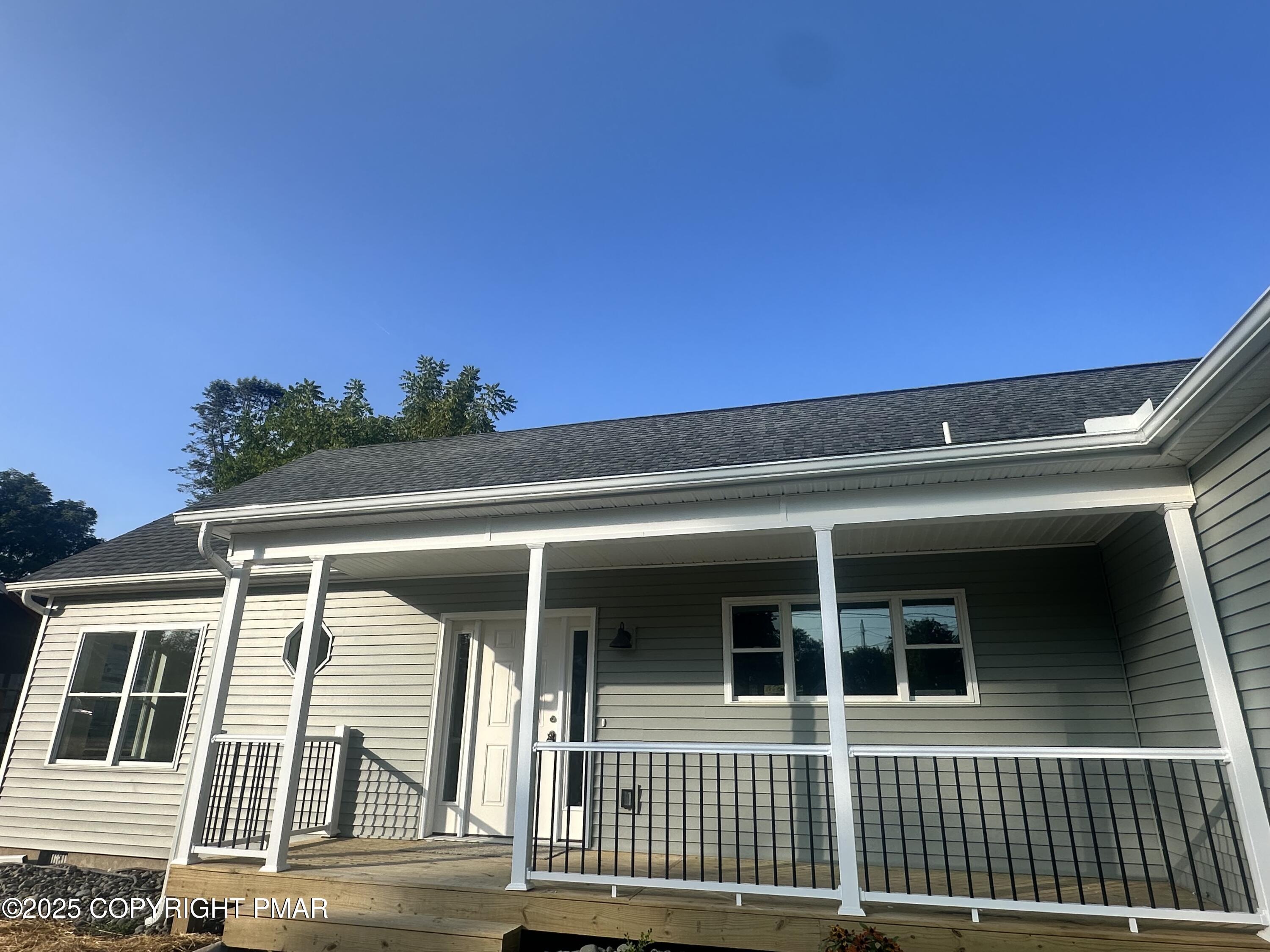 1191 Appenzeller Avenue Stroudsburg, PA 18360 - Photo 2 of 42 IMG_4642