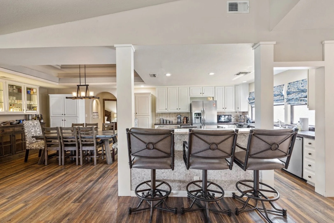 925 Challenger Lakeway, TX 78734 - Photo 10 of 40