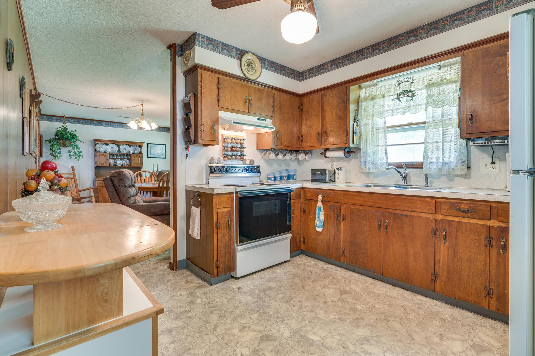 3901 Timberlake Road Johnson City, TN 37601 - Photo 12 of 35 012