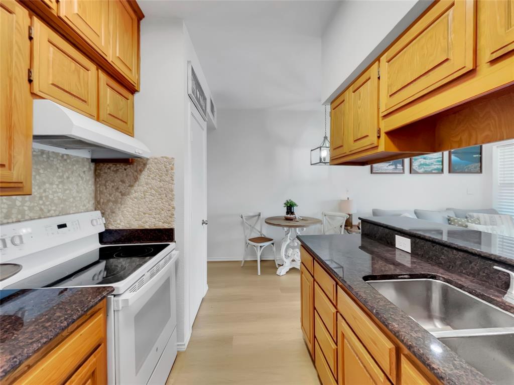 401 East Pearl Street, Unit 2307 Granbury, TX 76048 - Photo 11 of 21 a kitchen that has a sink and a stove