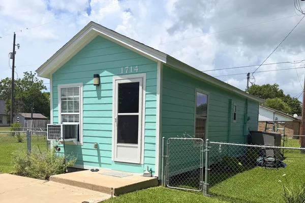 $105,000 | 1714 North Avenue Q, Freeport, TX 77541