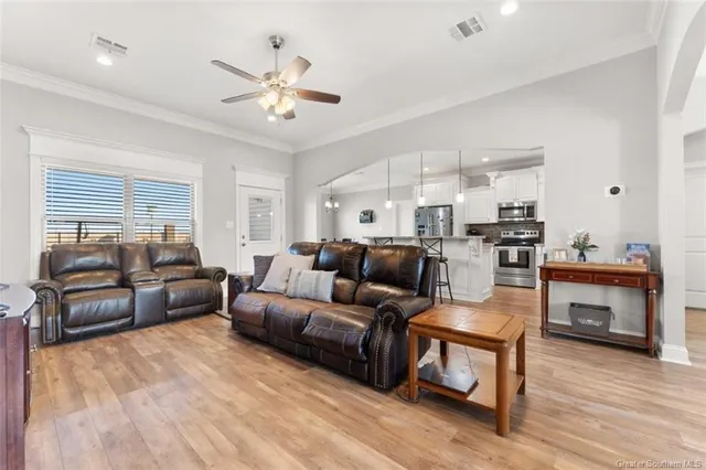 $275,000 | 632 Woodland Street, Iowa, LA 70647