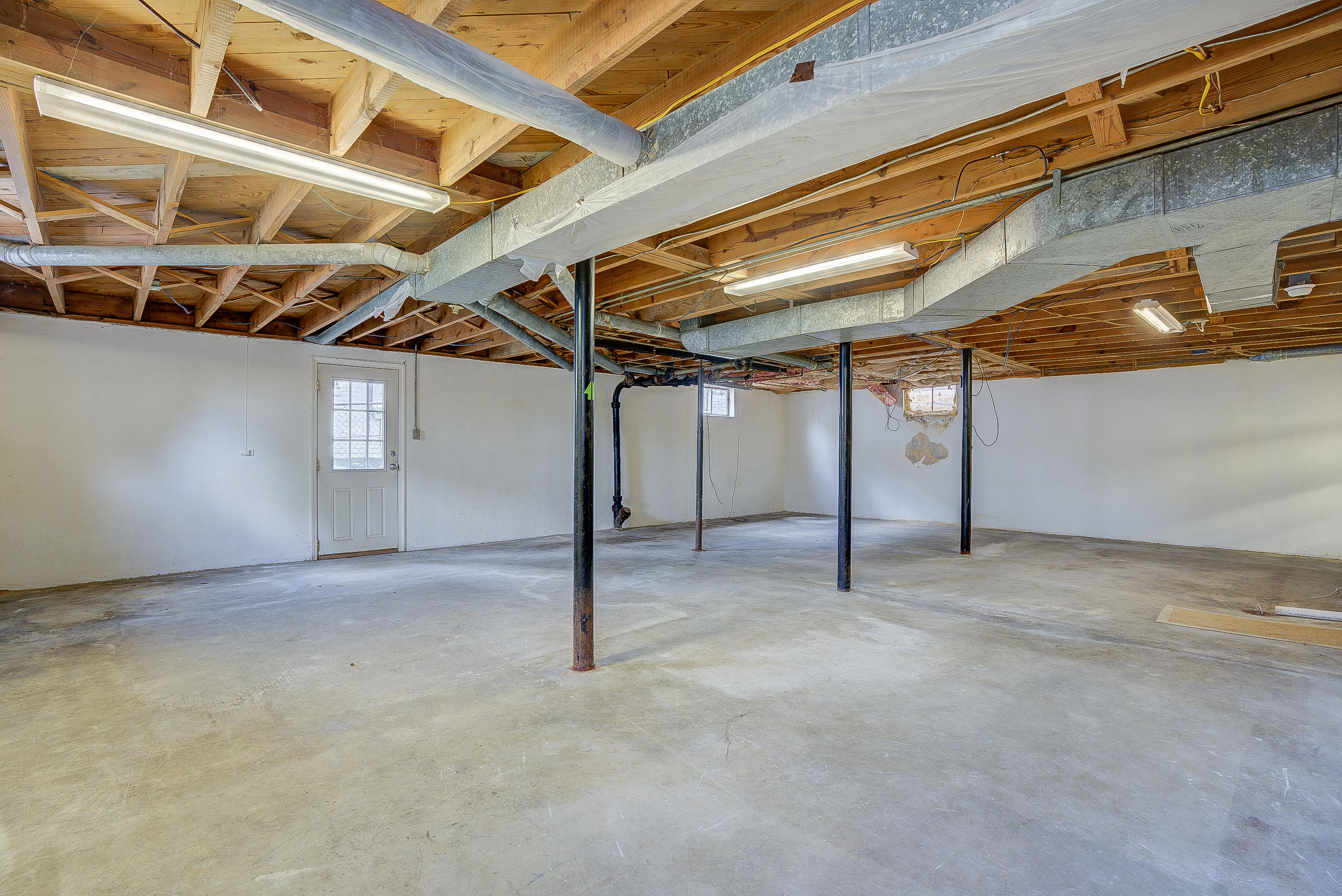 2454 Livingston Road Southwest Roanoke, VA 24015 - Photo 15 of 21 Rec Room/Work Space